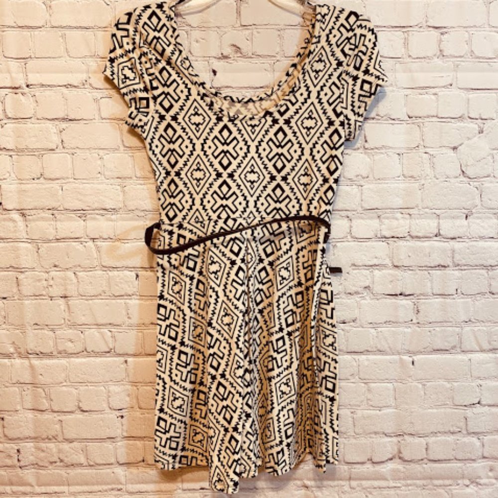 Papaya SZ Medium Black And Cream Aztec Print Dress